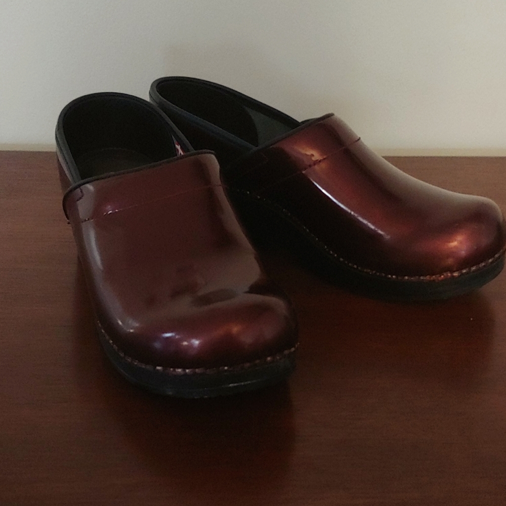 Size 39 Sanita Red Pearl Clogs